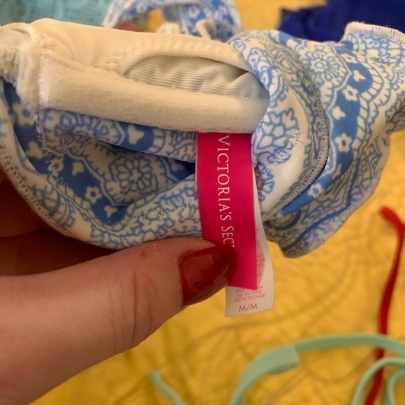 Lot of swim suit tops - Picture 16 of 16